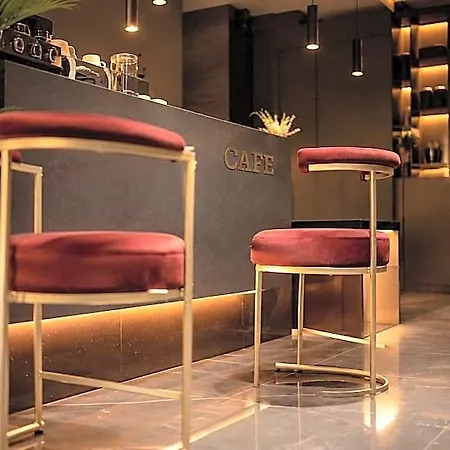Golden River By Continent 酒店 4*